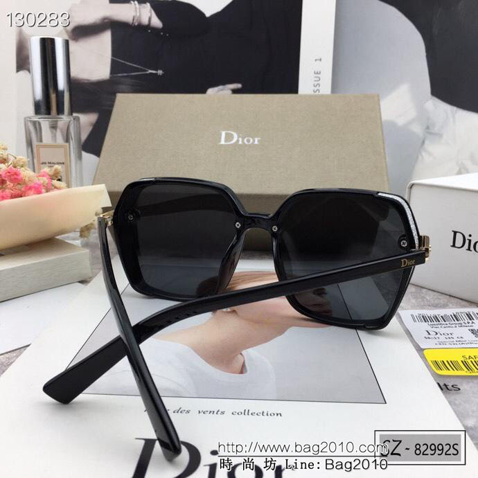 DIOR-迪奧 2019新款 太陽鏡 減輕強光負擔 遮擋有害光線防輻射 出行旅遊必備品 82992S  lly1732